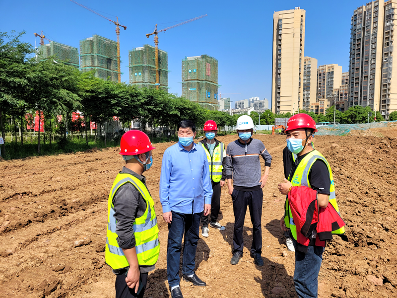 六安市重點工程建設管理處黨組書記、主任陳斌到長安路南延項目調(diào)研復工復產(chǎn)工作